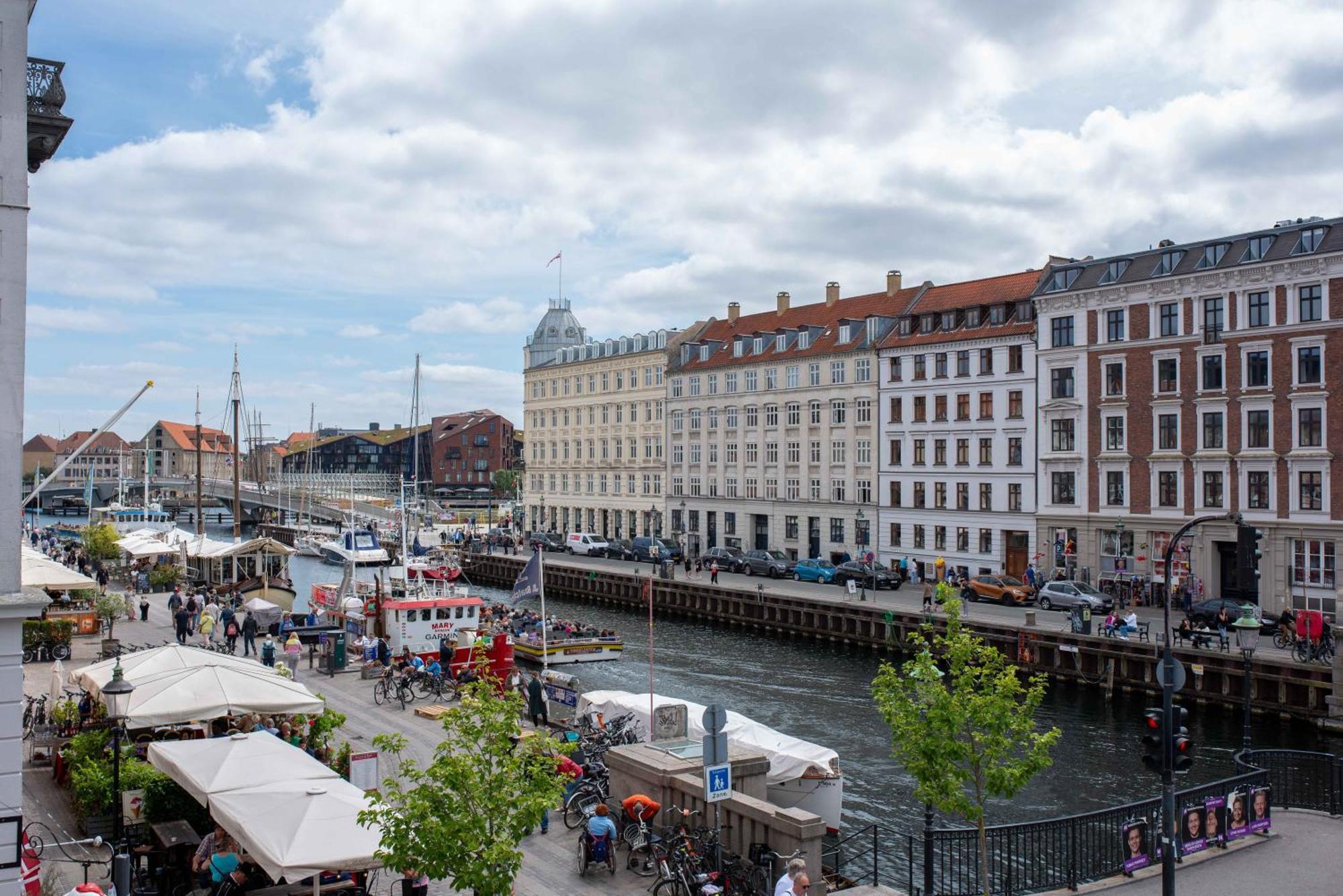 Chic In Vibrant Area By Canals Lejlighed